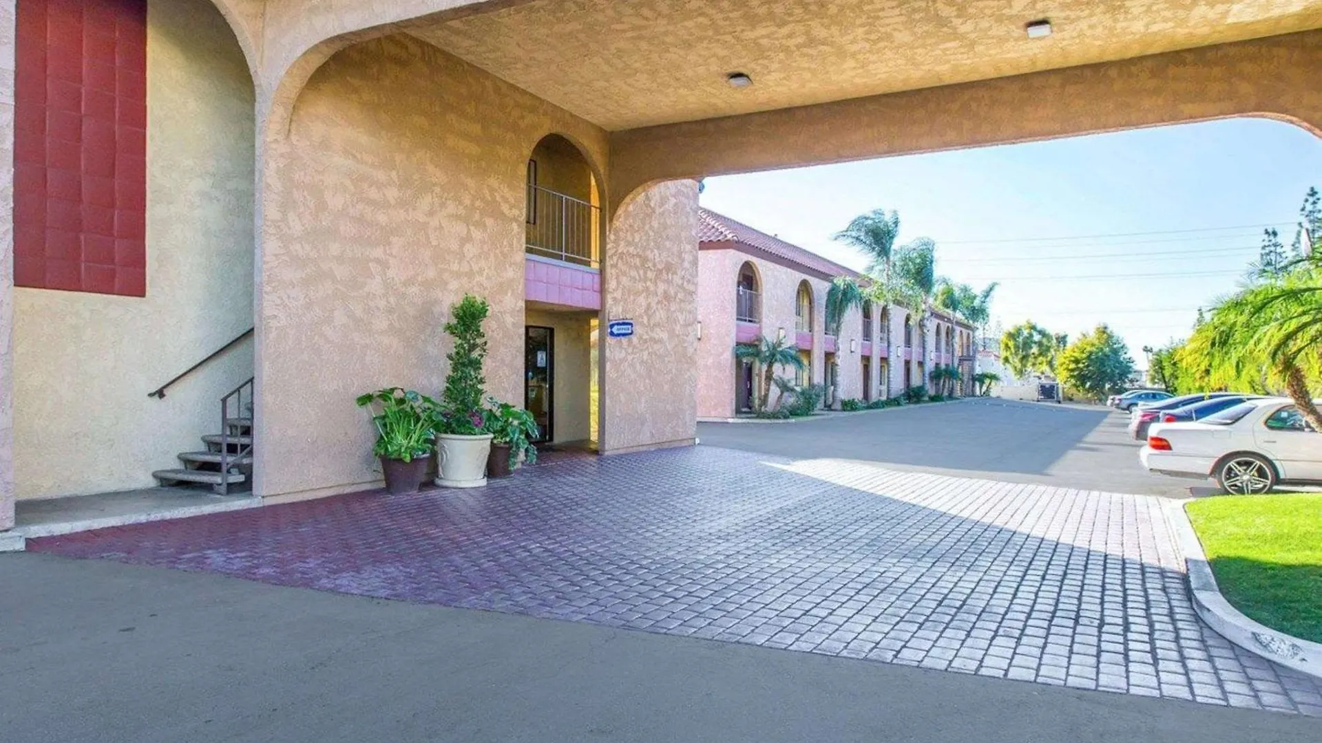 7 Smart Airport Hotels Near Original McDonald's Site Worth Booking