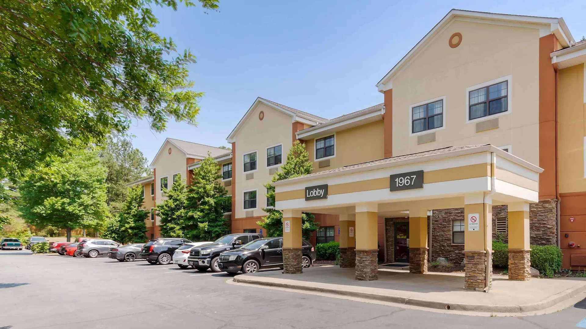 6 Budget Hotels Near Marietta Square Worth Booking